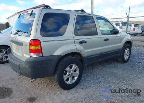 2005 Ford Escape Xlt z USA, uszkodzony, nr VIN 1FMYU93115KB75462
